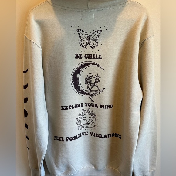 Persaya NWT Juniors Large Celestial Hooded Tan Sweatshirt Kangaroo Pouch Pocket - Picture 3 of 12